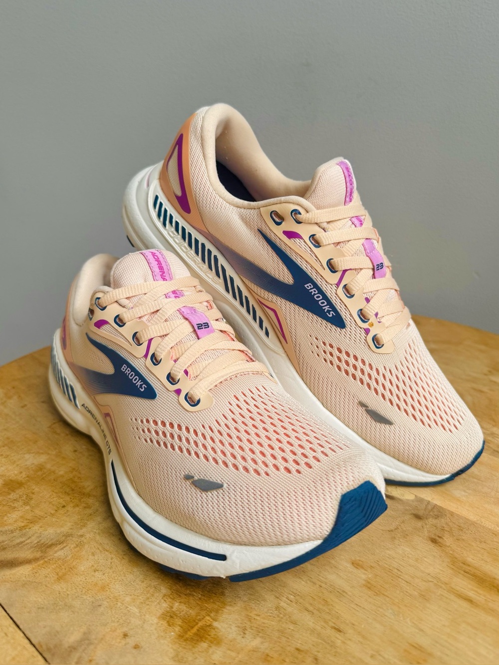 Brooks Women’s Adrenaline GTS 23 Support Road-Running Shoes 8.5